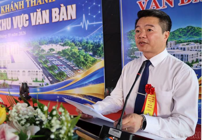 Lãnh đạo UBND xã Văn Bàn phát biểu tại chương trình.