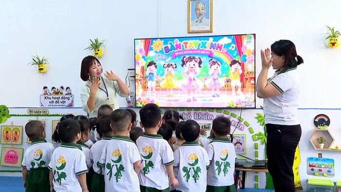 Các nhà trường quan tâm đầu tư cơ sở vật chất, đáp ứng yêu cầu triển khai chương trình giáo dục mầm non mới.