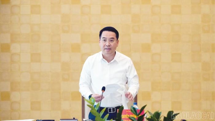 Đồng chí Nguyễn Tuấn Anh - Chủ tịch UBND tỉnh, Chủ tịch Hội đồng Nghĩa vụ Quân sự tỉnh phát biểu kết luận hội nghị.