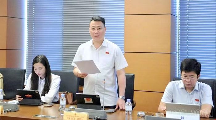 Đại biểu Hà Đức Minh phát biểu thảo luận tổ.