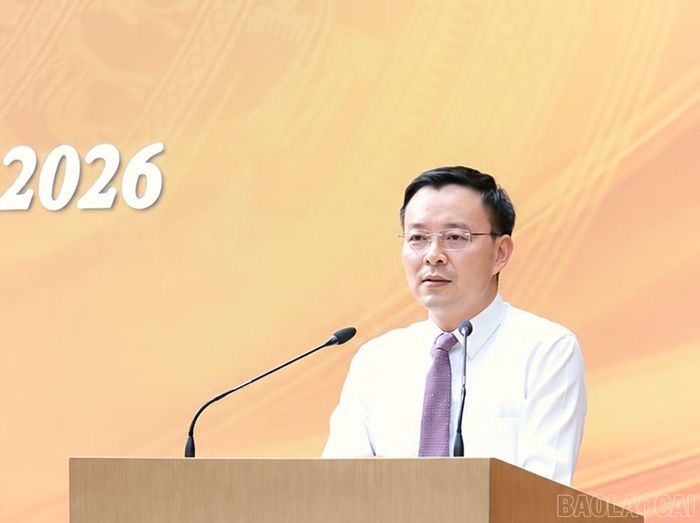 Đồng chí An Hoàng Linh - Ủy viên Ban Thường vụ Tỉnh ủy, Chánh Văn phòng Tỉnh ủy phát biểu tại buổi gặp mặt.