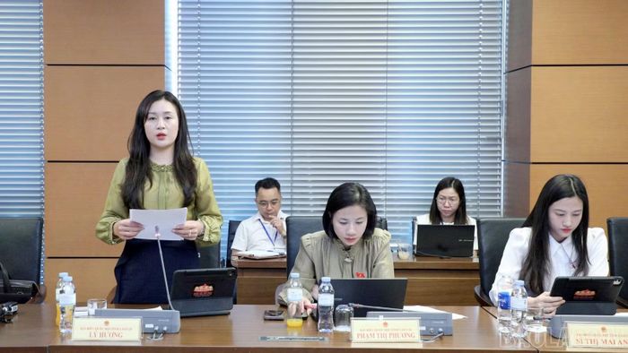  Đại biểu Lý Hương tham gia góp ý vào dự án Luật sửa đổi, bổ sung một số điều của Luật Thư viện. 