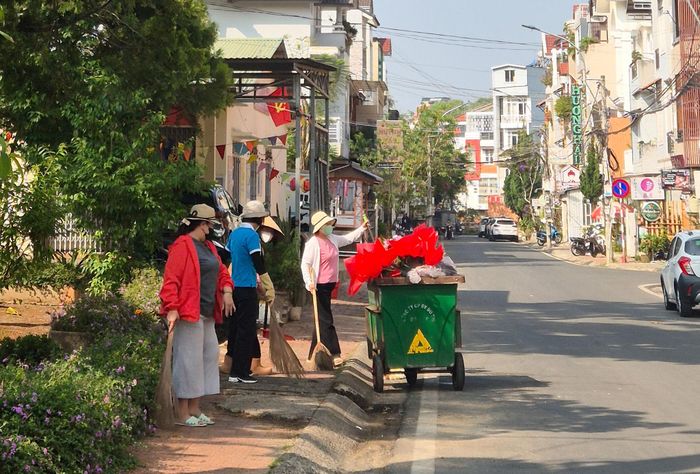 Phụ nữ các khu dân cư góp sức xây dựng khu dân cư xanh - sạch - đẹp