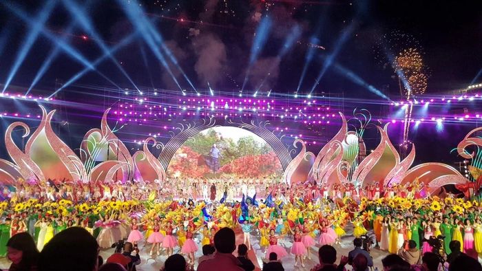 Chương trình nghệ thuật hoành tráng, rực rỡ sắc màu tại Festival Hoa Đà Lạt, góp phần tôn vinh vẻ đẹp của thành phố ngàn hoa. Ảnh: Internet