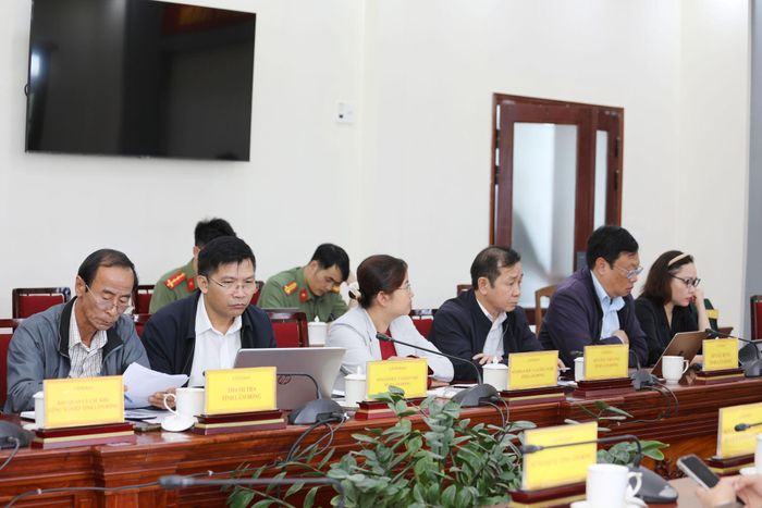 Lãnh đạo sở, ngành tham dự cuộc họp sáng 20/10
