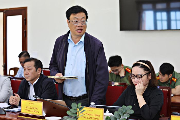 Phó Giám đốc Sở Xây dựng tỉnh Lâm Đồng Nguyễn Thanh Chương phát biểu tại cuộc họp