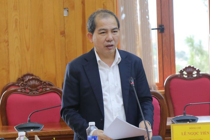 Giám đốc Sở Tài chính Lê Ngọc Tiến báo cáo tình hình thực hiện nhiệm vụ của ngành 9 tháng năm 2026, triển khai nhiệm vụ thời gian còn lại của năm