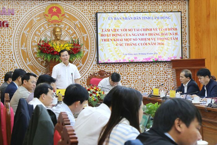 Ủy viên Ban Chấp hành Trung ương Đảng, Phó Bí thư Tỉnh ủy, Chủ tịch UBND tỉnh Hồ Văn Mười đề nghị Sở Tài chính đốc thúc chủ đầu tư, nhà thầu vào cuộc với tinh thần quyết tâm, quyết liệt trong giải ngân vốn đầu tư công