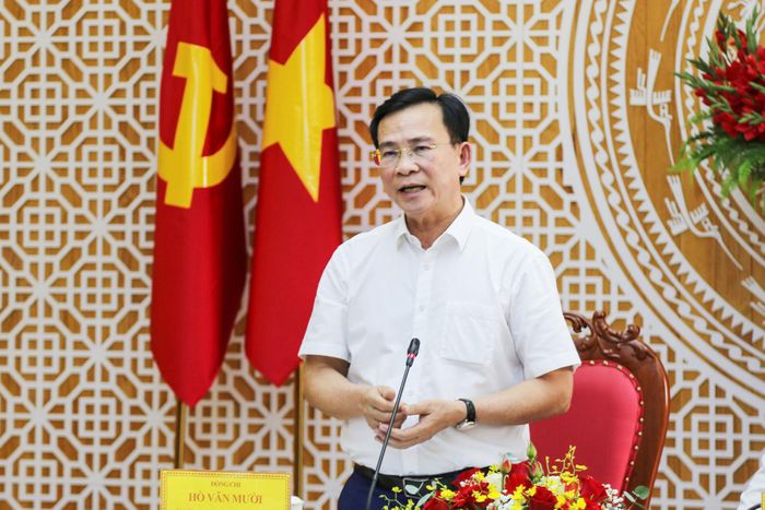 Ủy viên Ban Chấp hành Trung ương Đảng, Phó Bí thư Tỉnh ủy, Chủ tịch UBND tỉnh Hồ Văn Mười đề nghị Sở Tài chính loại bỏ ngay tâm lý "làm đối phó, làm cho xong" ở một bộ phận cán bộ, nhân viên