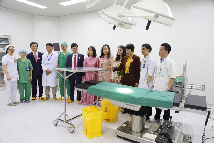 Lãnh đạo tỉnh tham quan cơ sở vật chất tại bệnh viện