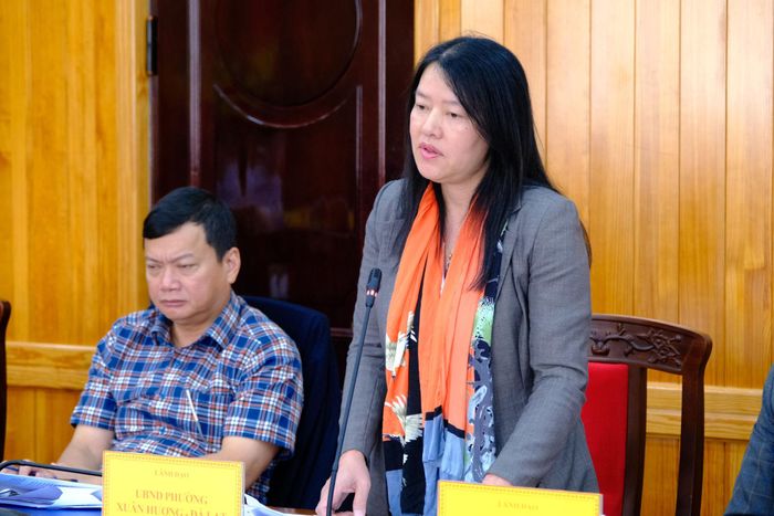Bà Trần Thị Vũ Loan, Chủ tịch UBND phường Xuân Hương - Đà Lạt phát biểu tại buổi làm việc