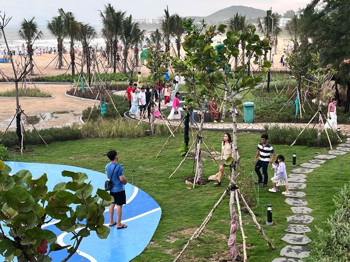 Mỗi tuyến đường được chăm chút, mỗi hàng cây được vun trồng, mỗi khoảng xanh được hình thành đều góp phần tạo nên diện mạo mới cho địa phương