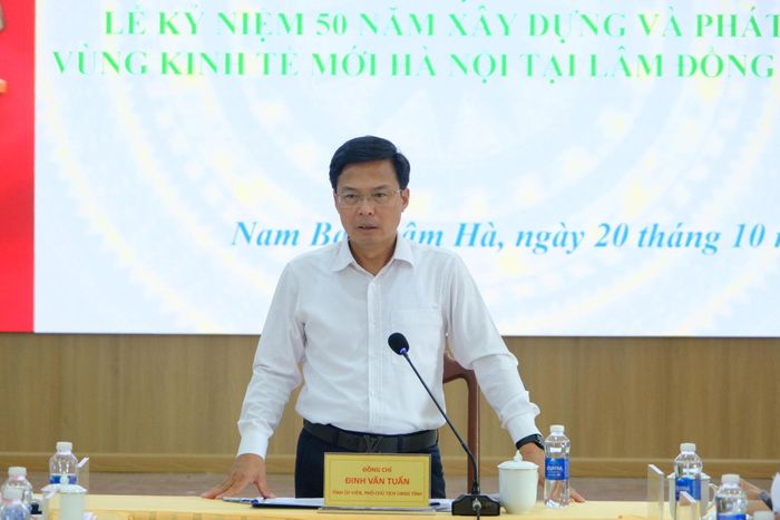 Đồng chí Đinh Văn Tuấn, Tỉnh ủy viên, Phó Chủ tịch UBND tỉnh Lâm Đồng yêu cầu các đơn vị rà soát toàn bộ nhiệm vụ, đẩy nhanh tiến độ, bảo đảm lễ kỷ niệm diễn ra trang trọng, chu đáo, an toàn và đúng kế hoạch