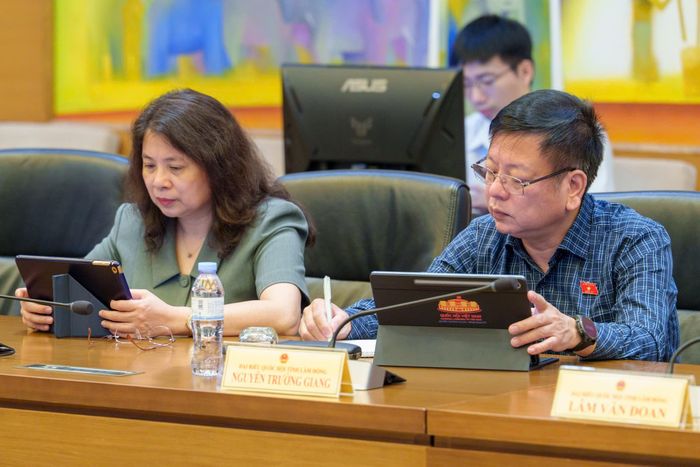 ĐBQH tỉnh Lâm Đồng tham dự phiên thảo luận tổ