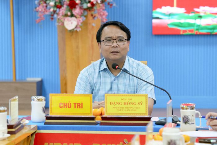 Đồng chí Đặng Hồng Sỹ, Phó Bí thư Thường trực Tỉnh ủy Lâm Đồng phát biểu kết luận hội nghị