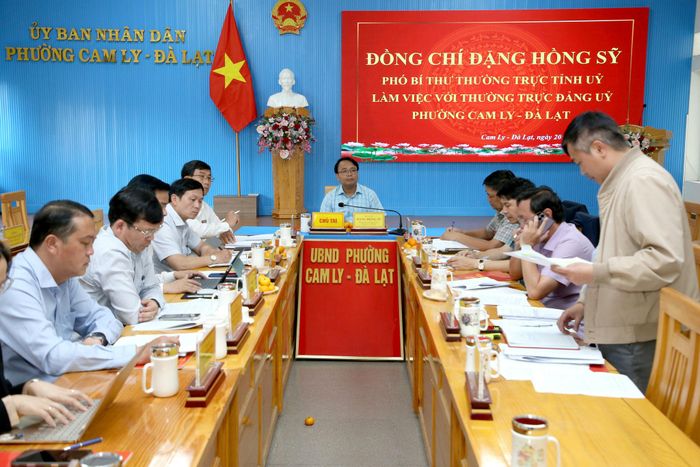 Quang cảnh buổi làm việc