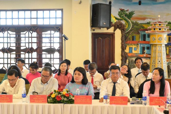 Các đại biểu dự hội nghị