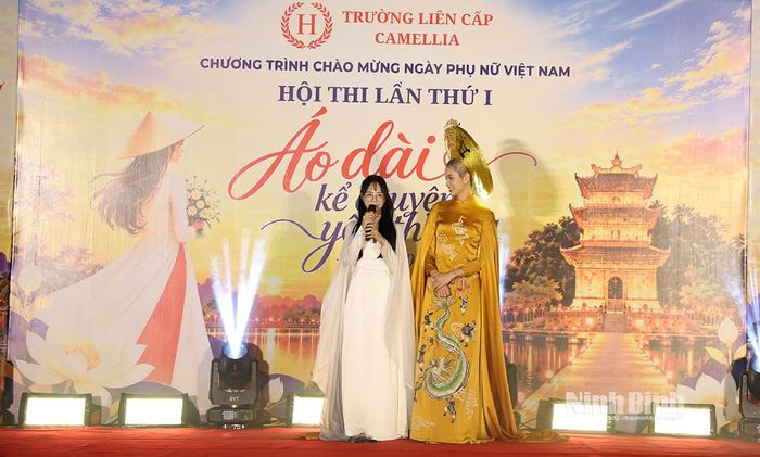 Thí sinh thể hiện phần thi thuyết trình, truyền tải thông điệp và quan điểm của mình trước Ban giám khảo.