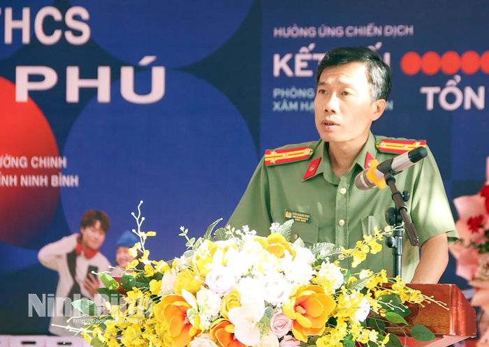 Lãnh đạo Phòng An ninh mạng và phòng, chống tội phạm sử dụng công nghệ cao (Công an tỉnh) phát biểu tại lễ phát động.