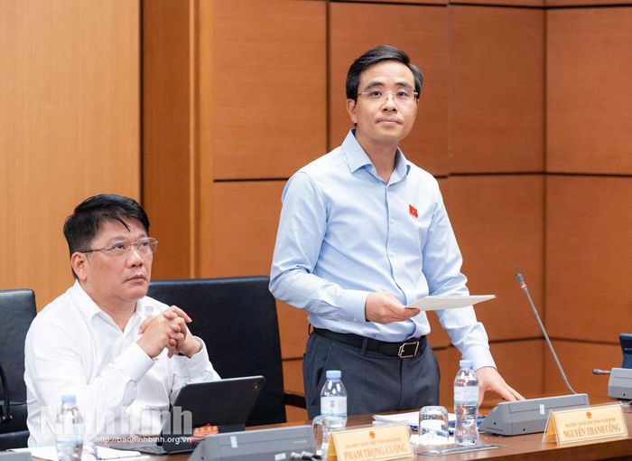 Đại biểu Nguyễn Thành Công, Ủy viên, ĐBQH hoạt động chuyên trách tại Ủy ban Kinh tế và Tài chính của Quốc hội phát biểu thảo luận.