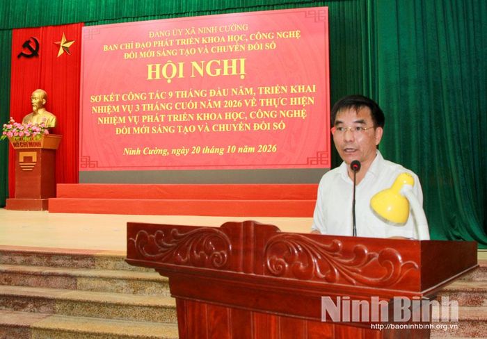 Đồng chí Trần Văn Long, Bí thư Đảng ủy, Trưởng Ban Chỉ đạo về phát triển khoa học, công nghệ, đổi mới sáng tạo và chuyển đổi số xã phát biểu tại hội nghị.