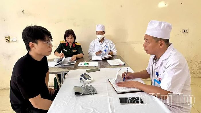 Quá trình khám sức khỏe nghĩa vụ quân sự được thực hiện chặt chẽ theo đúng quy định.