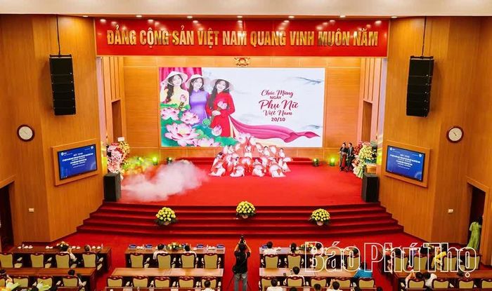 Tiết mục văn nghệ chào mừng Ngày Phụ nữ Việt Nam 20/10.