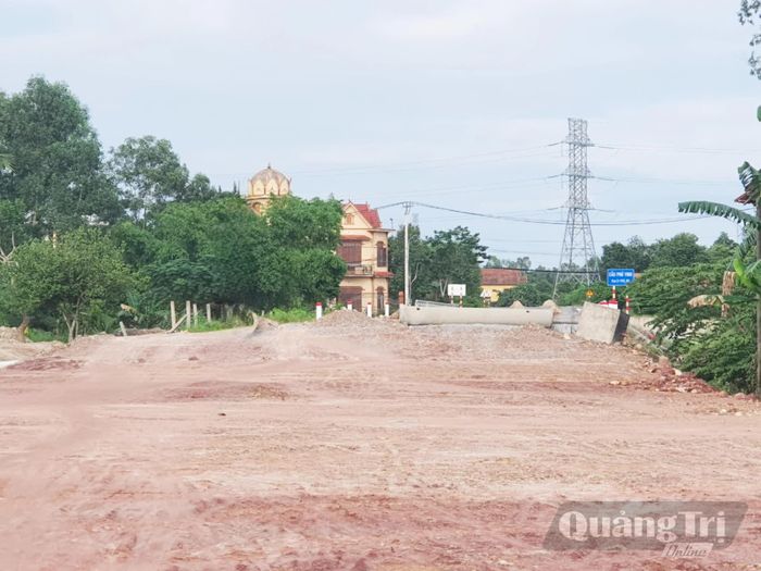 Đơn vi thi công tiếp nhận mặt bằng sạch và đã hoàn thành việc san lấp mặt bằng - Ảnh: B.T