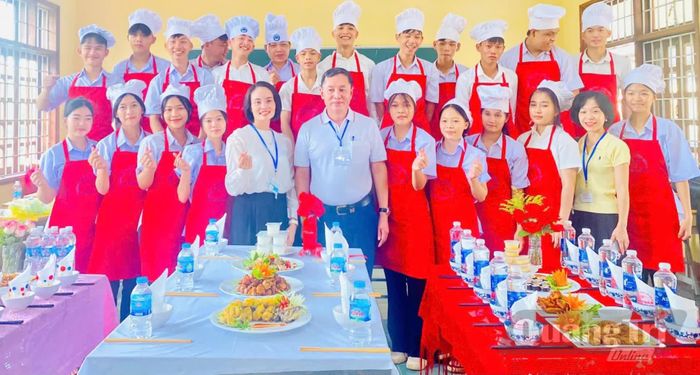 Lớp chế biến món ăn tại Trung tâm Trung tâm Giáo dục thường xuyên-Giáo dục nghề nghiệp- Ảnh: T.N