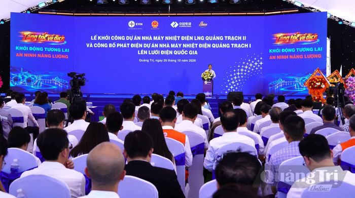 Đại diện lãnh đạo Tập đoàn Điện lực Việt Nam phát biểu tại buổi lễ - Ảnh: C.H