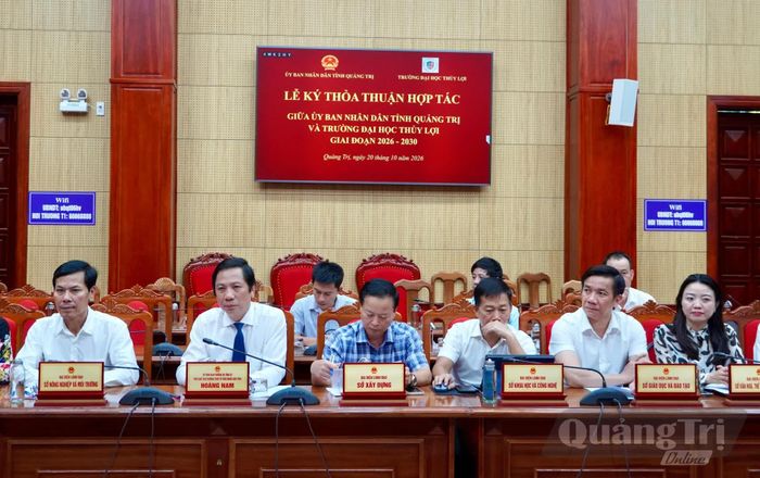 Các đại biểu tham dự buổi lễ - Ảnh: H.N
