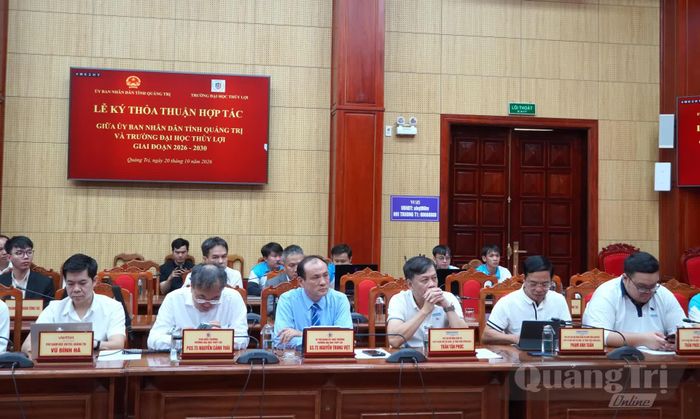 Các đại biểu tham dự buổi lễ - Ảnh: H.N