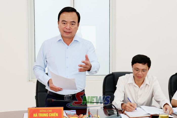 Đồng chí Phó Chủ tịch Thường trực UBND tỉnh phát biểu tại cuộc làm việc.