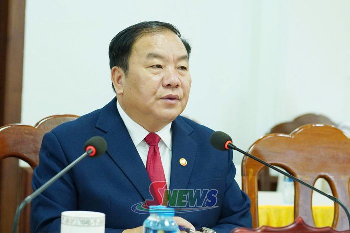 Đồng chí Chá A Của, Phó Bí thư Tỉnh ủy, Chủ tịch Ủy ban MTTQ Việt Nam tỉnh Sơn La phát biểu tại cuộc hội đàm.