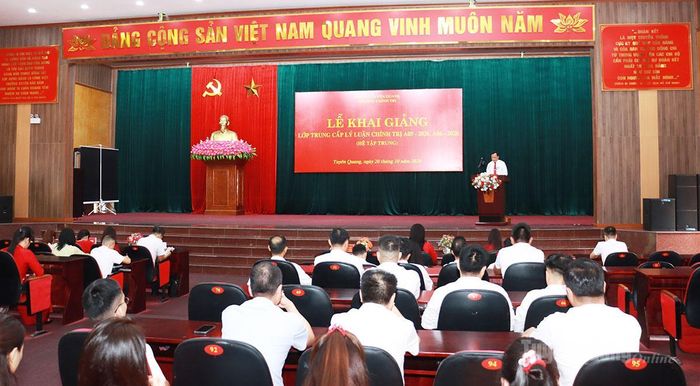 Quang cảnh lễ khai giảng.