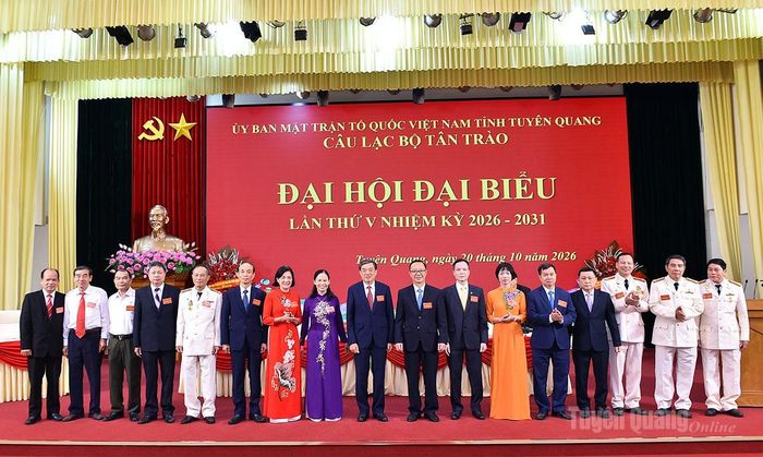 Ban Chủ nhiệm Câu lạc bộ Tân Trào khóa V, nhiệm kỳ 2026-2031 ra mắt tại Đại hội.