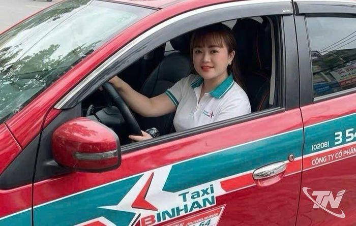 Những bóng hồng phía sau tay lái