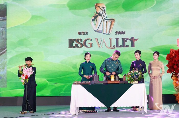 Nghệ thuật pha trà là nét văn hóa đặc sắc.