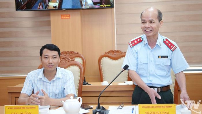 Đại diện các sở, ngành trả lời tại buổi tiếp công dân.