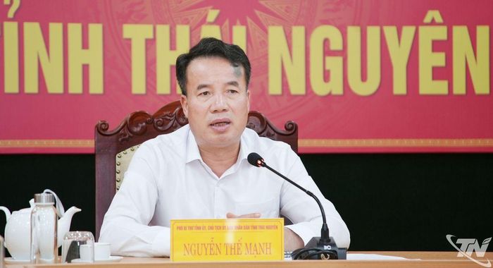 Đồng chí Chủ tịch UBND tỉnh tiếp thu, trả lời ý kiến của công dân.