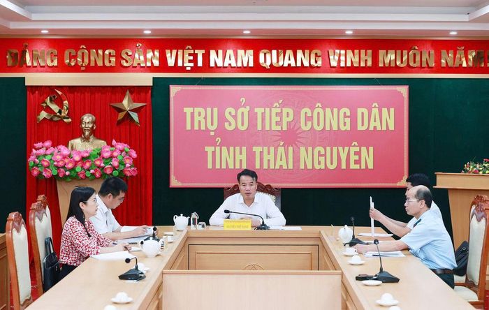 Quang cảnh buổi làm việc.