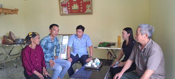Gia đình bà Dương Thị Bộ, ở xóm Đồng Áng, xã Phú Bình thuộc diện hộ nghèo được địa phương vận động các tổ chức, cá nhân xây dựng căn nhà kiên cố.