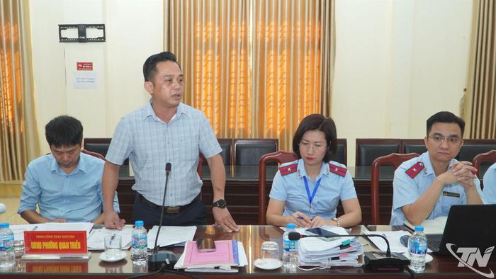 Đại diện UBND phường Quan Triều phát biểu tại buổi đối thoại.