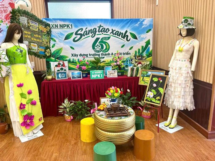 Các đội thi đã mang đến những sản phẩm sáng tạo, thể hiện sự khéo léo, tư duy đổi mới và ý thức sử dụng tiết kiệm tài nguyên.
