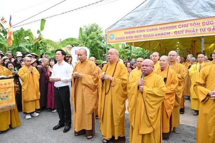 Chư tôn đức cử hành khóa lễ tâm linh