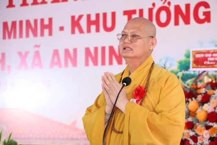 Thượng tọa Thích Nhuận Thành, trụ trì chùa Vạn Linh