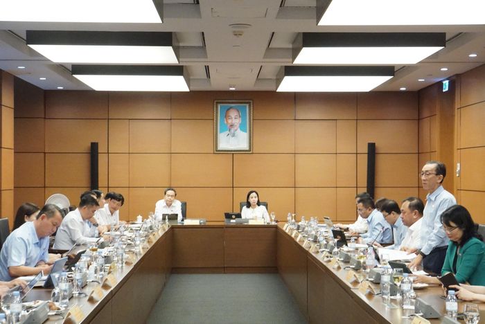 Các đại biểu thảo luận tại Tổ 2 (Đoàn TP.HCM). (Ảnh: Văn Duẩn).