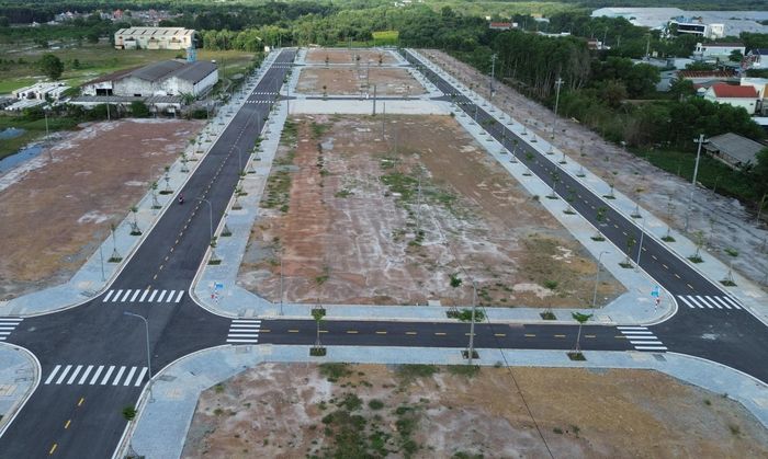 Việc hoàn thành hệ thống hạ tầng kỹ thuật đồng bộ và chất lượng không chỉ bảo đảm sự sẵn sàng đưa công trình vào vận hành, đáp ứng nhu cầu an cư của các hộ dân chịu ảnh hưởng bởi dự án đường sắt tốc độ cao Bắc - Nam, mà còn đặt nền móng vững chắc cho sự phát triển đô thị bền vững tại TP Huế.
