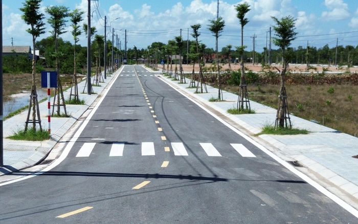 Đến thời điểm hiện tại, nhà thầu đã thi công hoàn thành 3 khu tái định cư và một khu nghĩa trang nhân dân Phong Hiền. Hầu hết các công trình còn lại do đơn vị quản lý đã đạt khối lượng thực hiện từ 60 - 80% và dự kiến hoàn thành toàn bộ vào cuối năm 2026.
