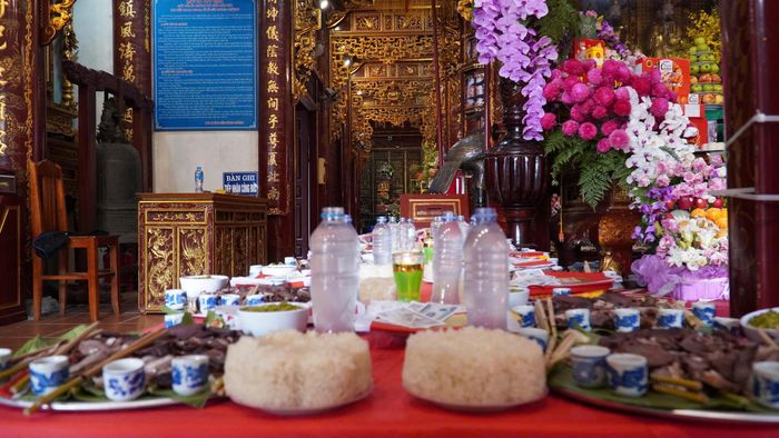 Từ hạt lúa mới, những mâm lễ dâng Mẫu đến các nghi thức truyền thống và hoạt động cộng đồng, Lễ hội Cơm mới đền Đông Cuông góp phần gìn giữ một nét đẹp văn hóa của người Tày Khao bên dòng sông Hồng.